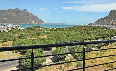 Apartment / Flat For Sale in Beach Estate, Hout Bay
