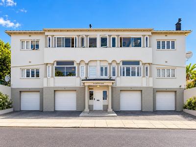 Apartment / Flat For Sale in Green Point, Cape Town